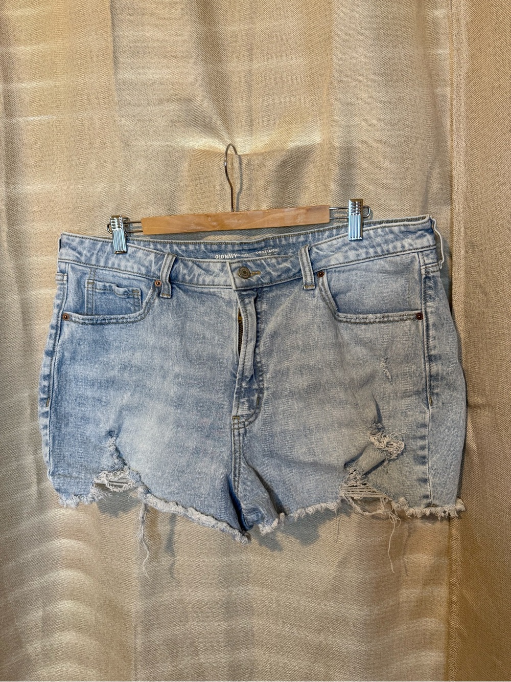 Old Navy High-Rise OG Straight Distressed Denim Shorts Size 18 Light Wash